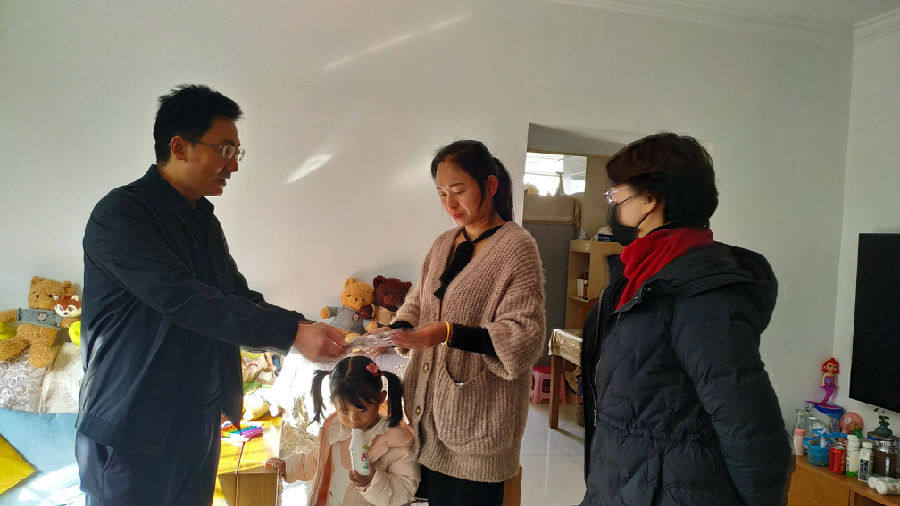 慰问援乌干达医疗队员家属